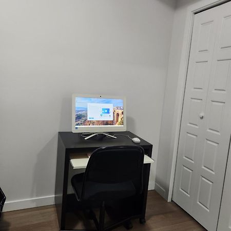Modern 2 Bedroom Basement Suite At West Edmonton Exterior foto